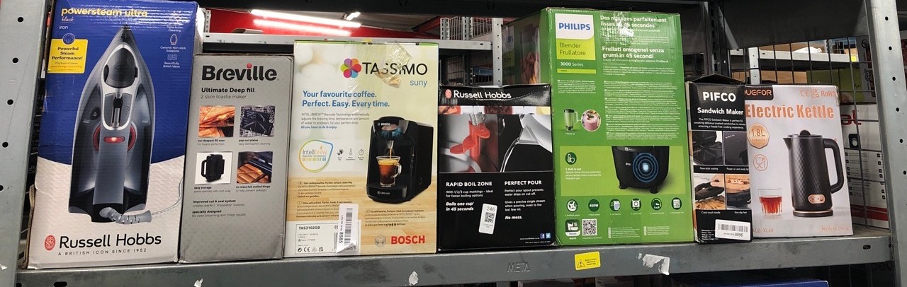 Lot 246  
            Edinburgh SR33 - Delivery Only 

                
QUANTITY OF KITCHEN & APPLIANCES ITEMS TO INCLUDE TASSIMO BY BOSCH SUNY 'SPECIAL ...