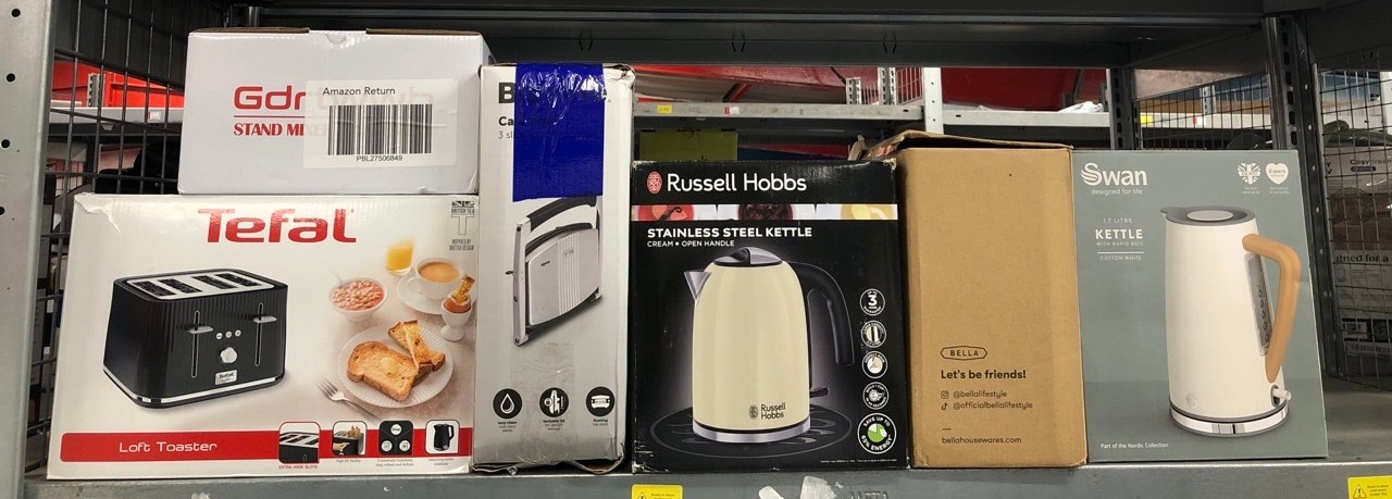 Lot 252  
            Edinburgh SR33 - Delivery Only 

                
QUANTITY OF KITCHEN & APPLIANCES ITEMS TO INCLUDE RUSSELL HOBBS CREAM STAINLESS S...