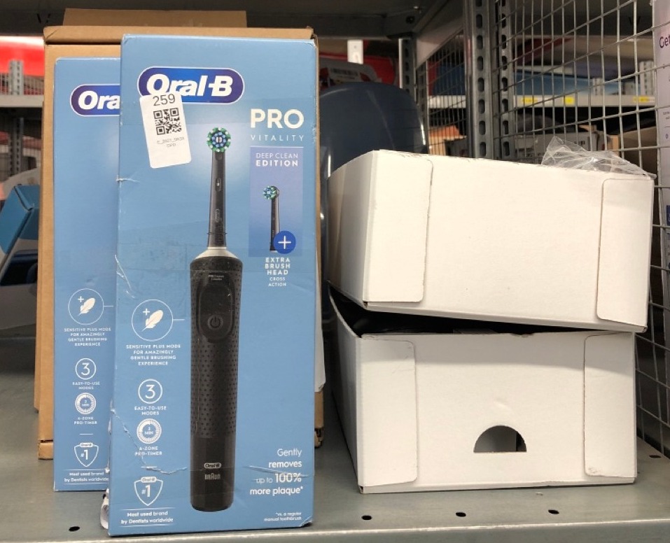 Lot 259  
            Edinburgh SR33 - Delivery Only 

                
QUANTITY OF HEALTH & BEAUTY ITEMS TO INCLUDE ORAL-B VITALITY PRO ELECTRIC TOOTHBR...