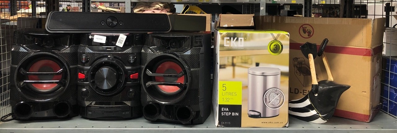 Lot 265  
            Edinburgh SR33 - Delivery Only 

                
QUANTITY OF ITEMS TO INCLUDE EKO EVA PEDAL BATHROOM BIN 5 LITRES, RUBBISH BIN WIT...