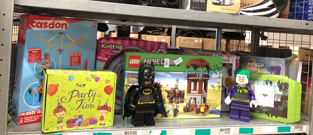 Lot 266  
            Edinburgh SR33 - Delivery Only 

                
QUANTITY OF TOYS & GAMES ITEMS TO INCLUDE LEGO MINECRAFT THE PILLAGER OUTPOST AND...