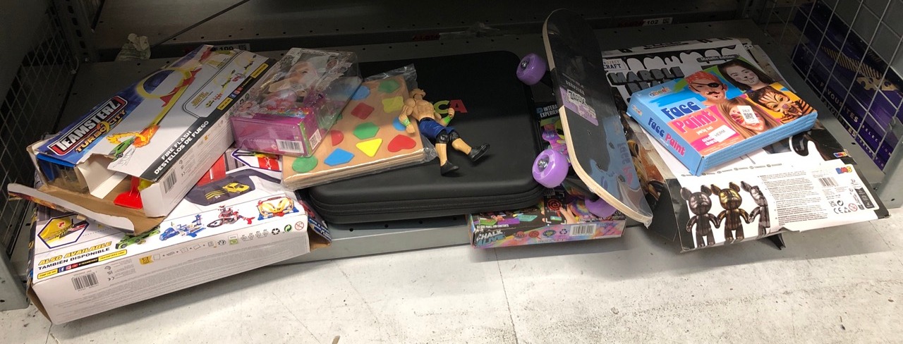 Lot 267  
            Edinburgh SR33 - Delivery Only 

                
QUANTITY OF TOYS & GAMES ITEMS TO INCLUDE ABEEC FACE PAINT PARTY SET – SAFE WASHA...