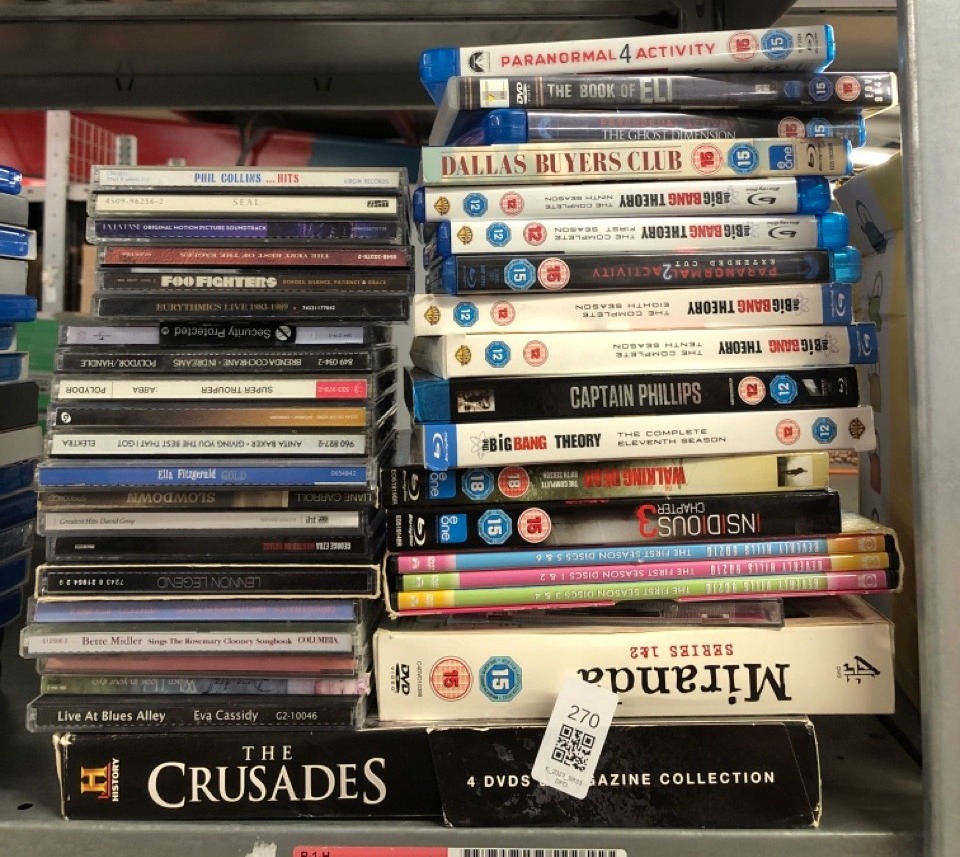 Lot 270  
            Edinburgh SR33 - Delivery Only 

                
QUANTITY OF TV & AUDIO ITEMS TO INCLUDE PARANORMAL ACTIVITY 4 - 18+ ID REQUIRED: ...