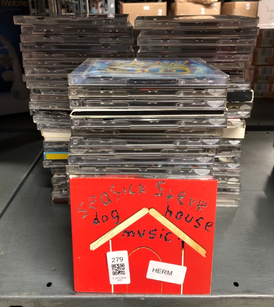 Lot 279  
            Edinburgh SR33 - Delivery Only 

                
QUANTITY OF TV & AUDIO ITEMS TO INCLUDE GRACE: LOCATION - D