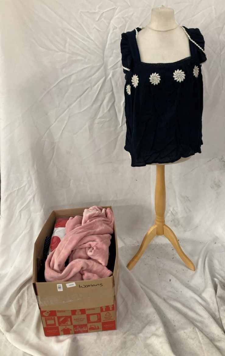 Lot 289  
            Edinburgh SR33 - Delivery Only 

                
QUANTITY OF CLOTHING & APPAREL ITEMS TO INCLUDE PINK FLUFFY BOTTOMS SIZE S: LOCAT...