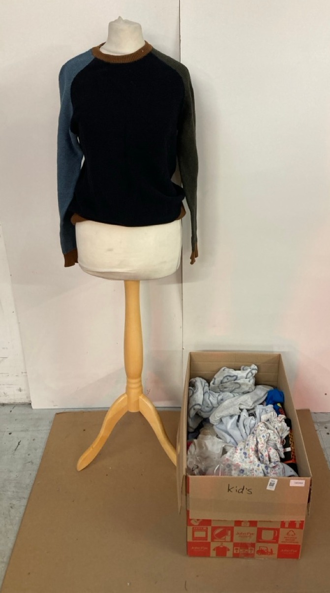Lot 291  
            Edinburgh SR33 - Delivery Only 

                
QUANTITY OF CLOTHING & APPAREL ITEMS TO INCLUDE KIDS THERMAL BRUSHED TIGHTS: LOCA...