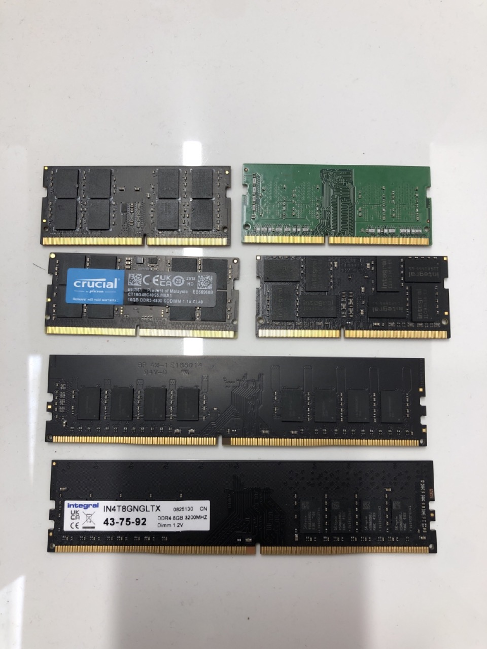 Lot 297  
            Edinburgh SR33 - Delivery Only 

                
QUANTITY OF TECH & GAMING ITEMS TO INCLUDE CRUCIAL DDR5 - 4800: LOCATION - D