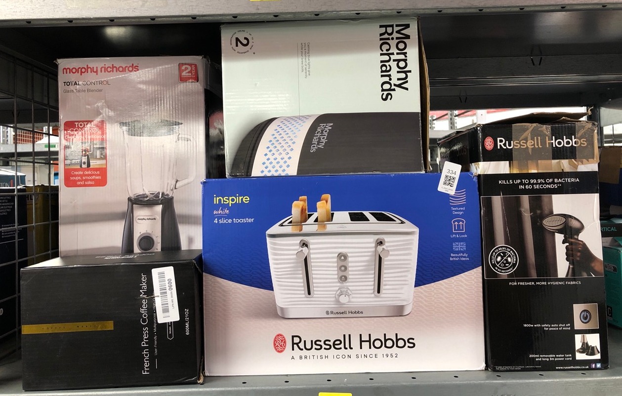 Lot 334  
            Edinburgh SR33 - Delivery Only 

                
QUANTITY OF KITCHEN & APPLIANCES ITEMS TO INCLUDE RUSSELL HOBBS HANDHELD CLOTHES ...