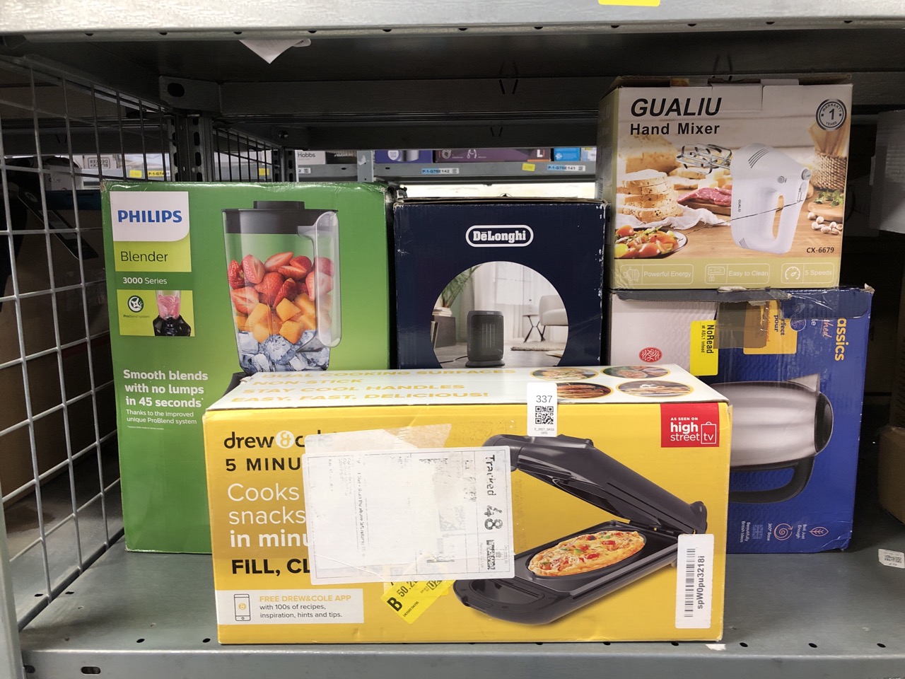 Lot 337  
            Edinburgh SR33 - Delivery Only 

                
QUANTITY OF KITCHEN & APPLIANCES ITEMS TO INCLUDE RUSSELL HOBBS BRUSHED STAINLESS...