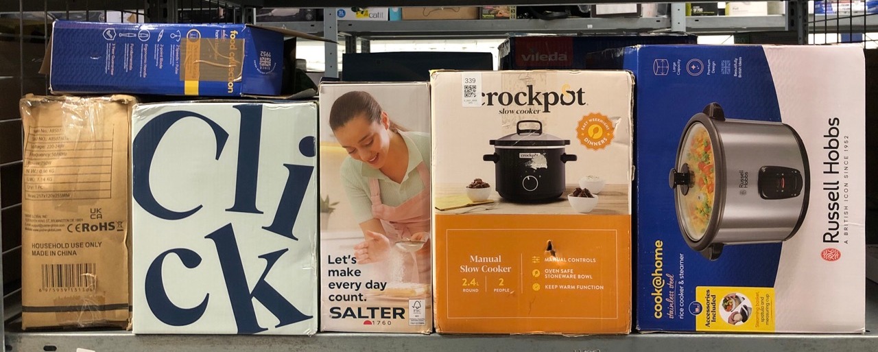 Lot 339  
            Edinburgh SR33 - Delivery Only 

                
QUANTITY OF KITCHEN & APPLIANCES ITEMS TO INCLUDE RUSSELL HOBBS ELECTRIC RICE COO...