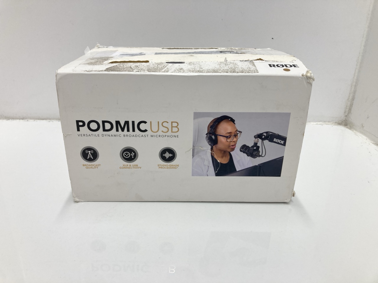Lot 33  
            Edinburgh SR33 - Delivery Only 

                
RØDE PODMIC USB VERSATILE DYNAMIC BROADCAST MICROPHONE WITH XLR AND USB CONNECTIV...