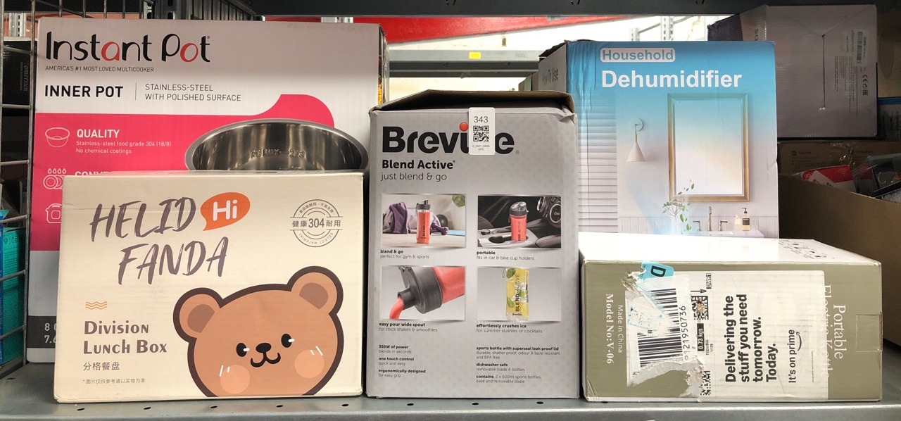 Lot 343  
            Edinburgh SR33 - Delivery Only 

                
QUANTITY OF KITCHEN & APPLIANCES ITEMS TO INCLUDE BREVILLE BLEND ACTIVE PERSONAL ...