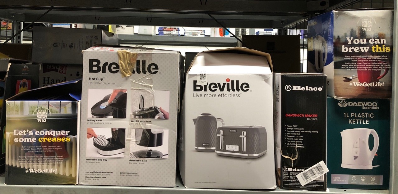 Lot 349  
            Edinburgh SR33 - Delivery Only 

                
QUANTITY OF KITCHEN & APPLIANCES ITEMS TO INCLUDE BELACO SANDWICH MAKER 2 SLICE S...