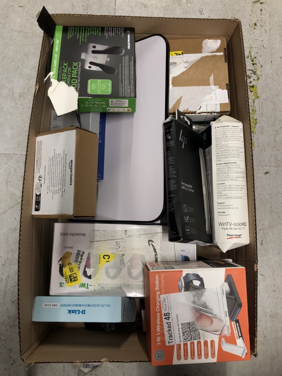Lot 352  
            Edinburgh SR33 - Delivery Only 

                
QUANTITY OF TECH & GAMING ITEMS TO INCLUDE HP USB-C RECHARGEABLE TILT PEN STYLUS ...