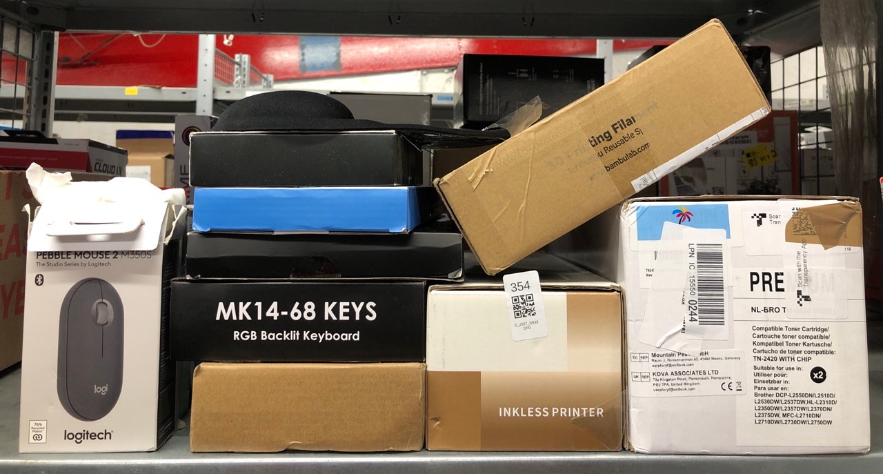 Lot 354  
            Edinburgh SR33 - Delivery Only 

                
QUANTITY OF TECH & GAMING ITEMS TO INCLUDE LOGITECH PEBBLE MOUSE 2 M350S SLIM BLU...