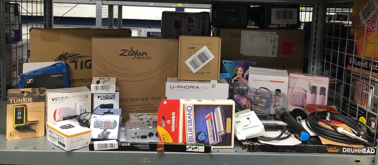 Lot 357  
            Edinburgh SR33 - Delivery Only 

                
QUANTITY OF TV & AUDIO ITEMS TO INCLUDE STAGG SGCC6 DL 6M S-SERIES COILED JACK TO...