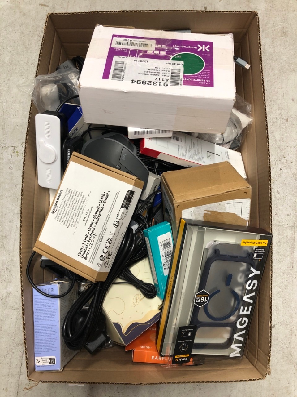 Lot 362  
            Edinburgh SR33 - Delivery Only 

                
QUANTITY OF TECH & GAMING ITEMS TO INCLUDE MAGEASY PHONE CASE FOR 2025 IPHONE PRO...