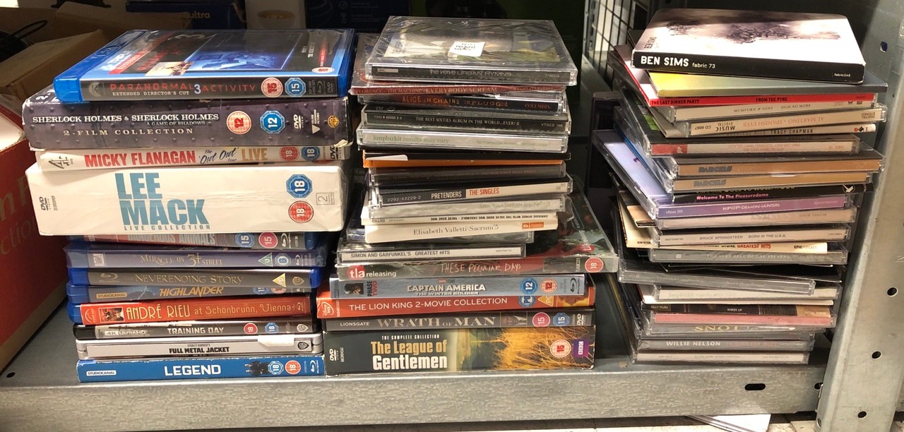 Lot 365  
            Edinburgh SR33 - Delivery Only 

                
QUANTITY OF TV & AUDIO ITEMS TO INCLUDE PARANORMAL ACTIVITY 3 TRIPLE PLAY (BLU-RA...