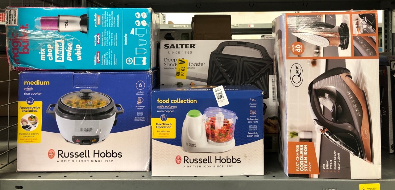 Lot 366  
            Edinburgh SR33 - Delivery Only 

                
QUANTITY OF KITCHEN & APPLIANCES ITEMS TO INCLUDE QUEST 34149 CORDLESS STEAM IRON...