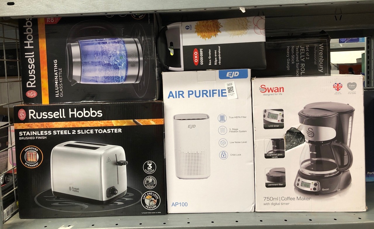 Lot 369  
            Edinburgh SR33 - Delivery Only 

                
QUANTITY OF KITCHEN & APPLIANCES ITEMS TO INCLUDE OXO GOOD GRIPS BOX GRATER: LOCA...