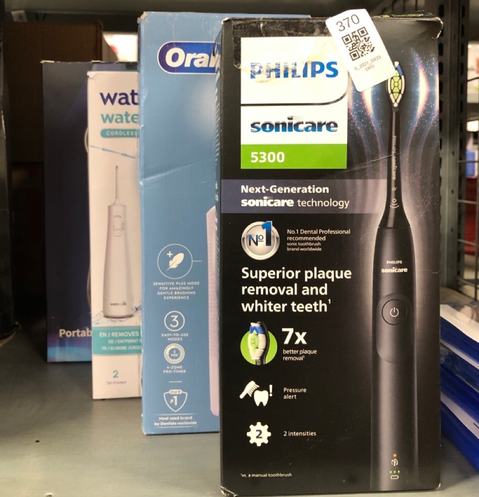 Lot 370  
            Edinburgh SR33 - Delivery Only 

                
QUANTITY OF HEALTH & BEAUTY ITEMS TO INCLUDE PHILIPS SONICARE 5300 ELECTRIC TOOTH...