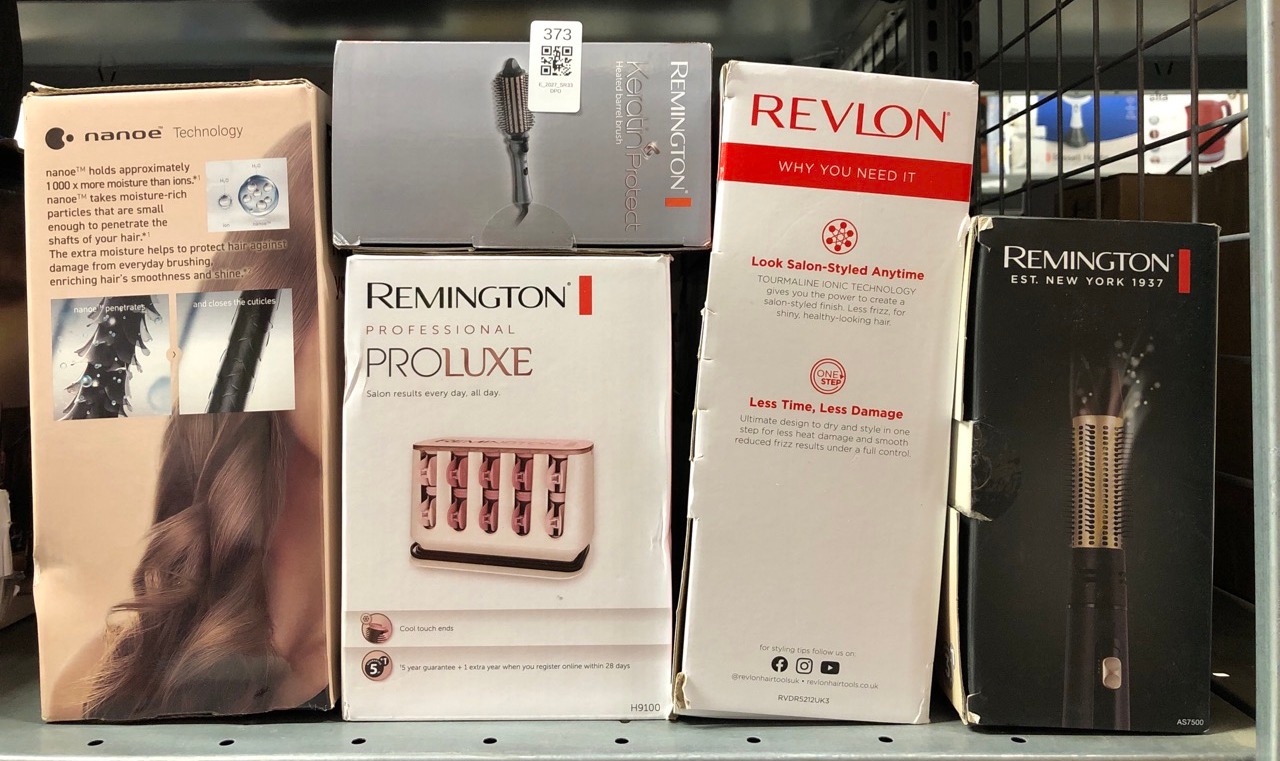 Lot 373  
            Edinburgh SR33 - Delivery Only 

                
QUANTITY OF HEALTH & BEAUTY ITEMS TO INCLUDE PANASONIC EH-NA65CN895 NANOE HAIR DR...