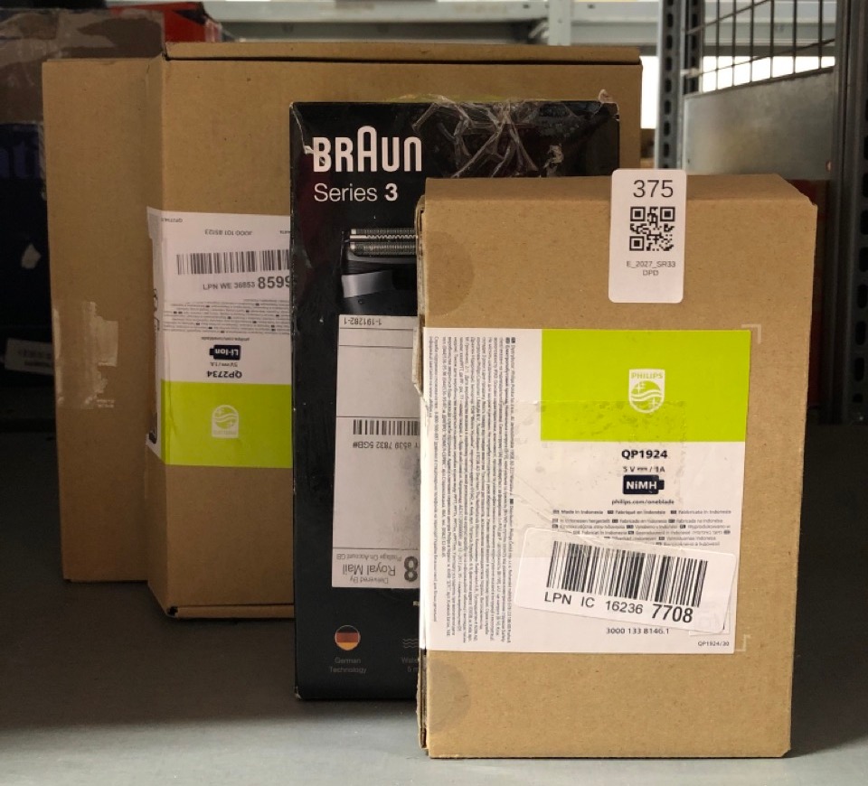 Lot 375  
            Edinburgh SR33 - Delivery Only 

                
QUANTITY OF HEALTH & BEAUTY ITEMS TO INCLUDE BRAUN SERIES 3 ELECTRIC SHAVER FOR M...