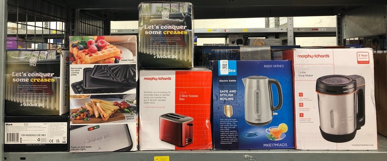 Lot 376  
            Edinburgh SR33 - Delivery Only 

                
QUANTITY OF KITCHEN & APPLIANCES ITEMS TO INCLUDE MORPHY RICHARDS COMPACT SOUP MA...