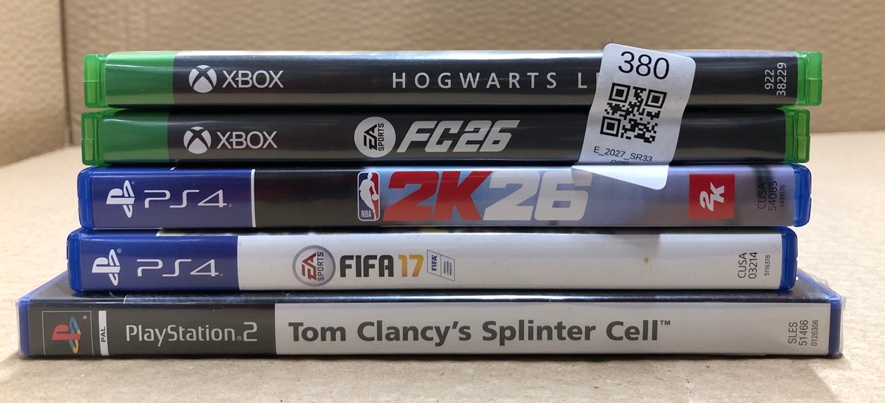 Lot 380  
            Edinburgh SR33 - Delivery Only 

                
QUANTITY OF TECH & GAMING ITEMS TO INCLUDE HOGWARTS LEGACY XBOX ONE: LOCATION - E