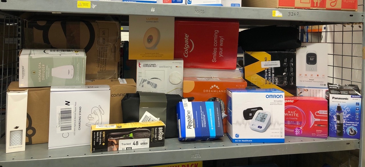 Lot 386  
            Edinburgh SR33 - Delivery Only 

                
QUANTITY OF HEALTH & BEAUTY ITEMS TO INCLUDE REGAINE FOR MEN 5% MINOXIDIL EXTRA S...