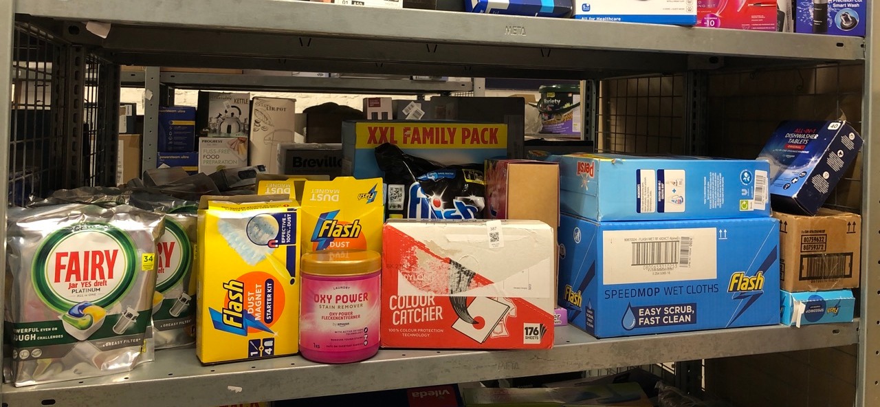 Lot 387  
            Edinburgh SR33 - Delivery Only 

                
QUANTITY OF KITCHEN & APPLIANCES ITEMS TO INCLUDE OXY POWER STAIN REMOVER POWDER ...