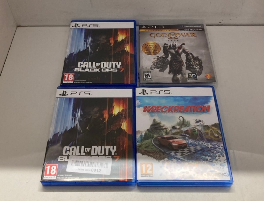 Lot 390  
            Edinburgh SR33 - Delivery Only 

                
QUANTITY OF TECH & GAMING ITEMS TO INCLUDE CALL OF DUTY: BLACK OPS 7 - PLAYSTATIO...