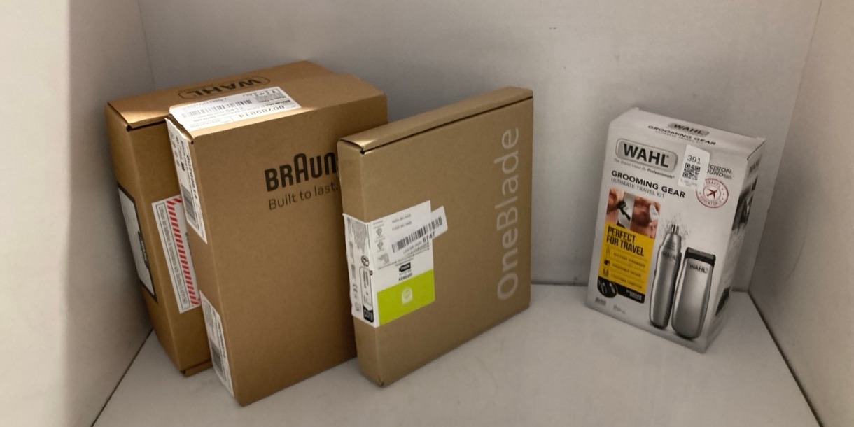 Lot 391  
            Edinburgh SR33 - Delivery Only 

                
QUANTITY OF HEALTH & BEAUTY ITEMS TO INCLUDE WAHL 9962-1617 GROOMING GEAR COMPLET...