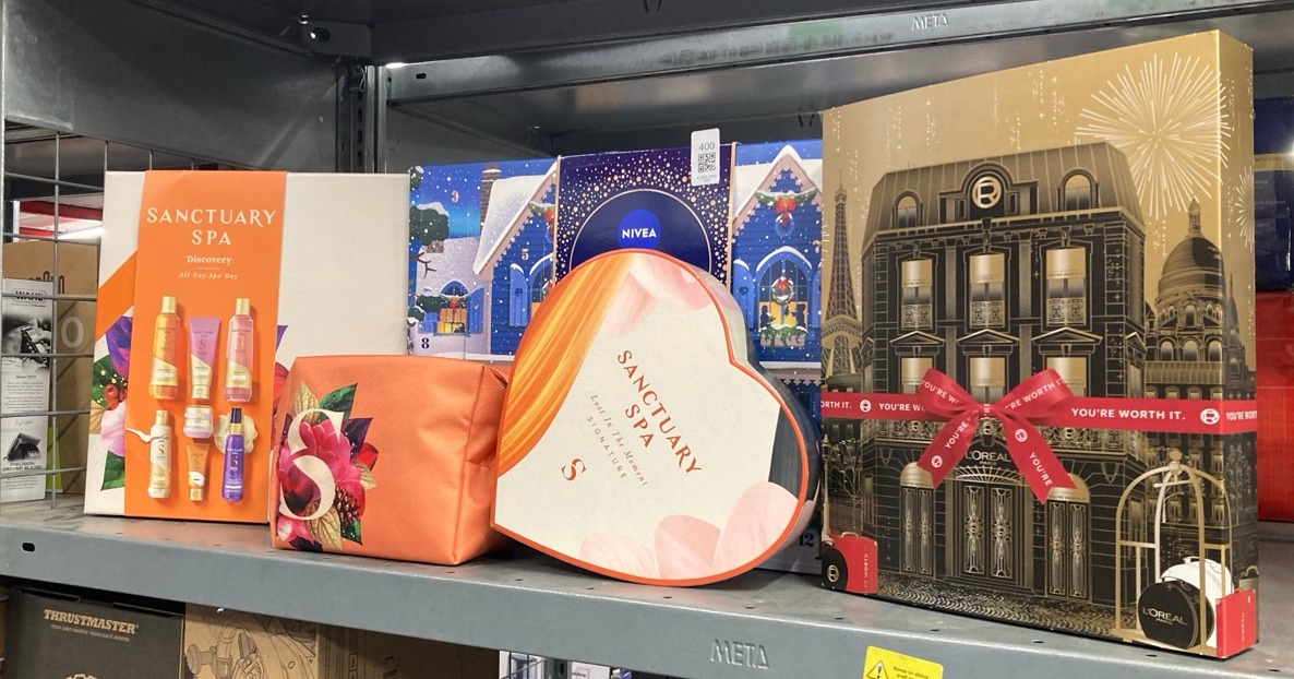 Lot 400  
            Edinburgh SR33 - Delivery Only 

                
QUANTITY OF HEALTH & BEAUTY ITEMS TO INCLUDE SANCTUARY SPA LOST IN THE MOMENT GIF...