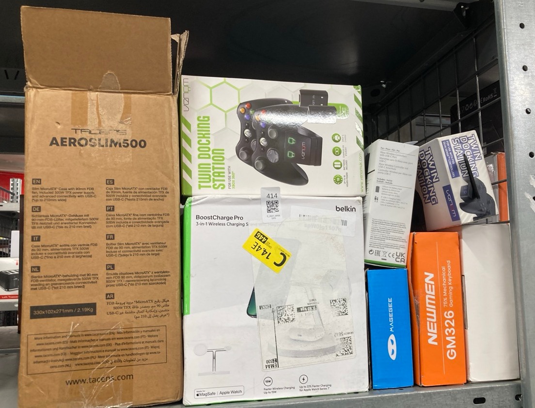 Lot 414  
            Edinburgh SR33 - Delivery Only 

                
QUANTITY OF TECH & GAMING ITEMS TO INCLUDE VENOM PS5 CONTROLLER TWIN DOCKING STAT...