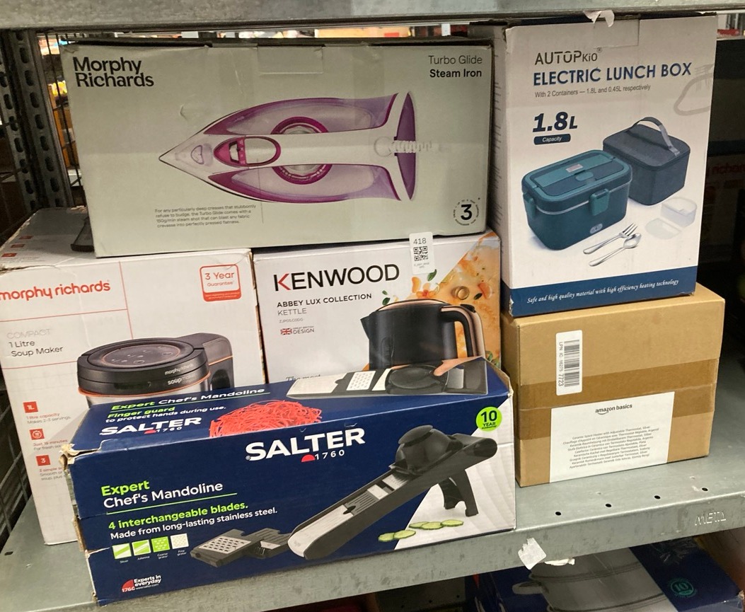 Lot 418  
            Edinburgh SR33 - Delivery Only 

                
QUANTITY OF KITCHEN & APPLIANCES ITEMS TO INCLUDE SALTER EXPERT CHEF’S MANDOLINE ...