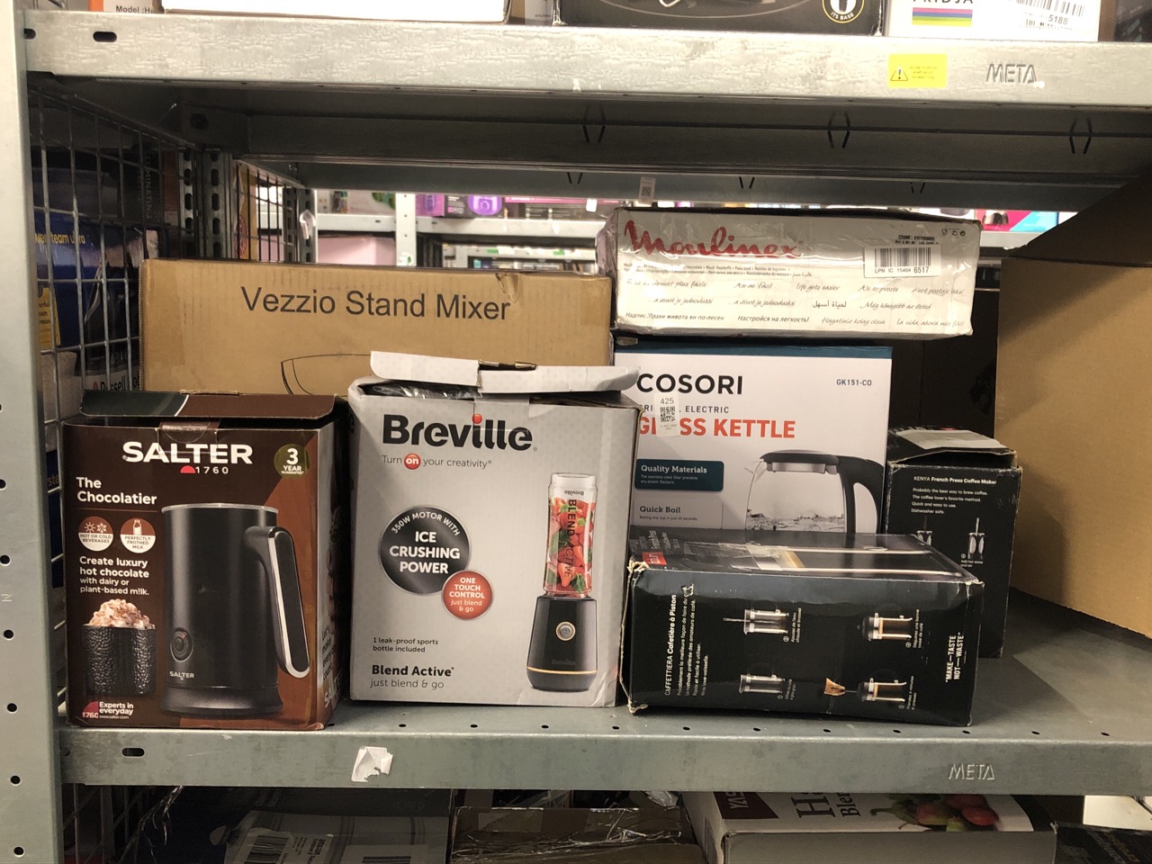 Lot 425  
            Edinburgh SR33 - Delivery Only 

                
QUANTITY OF KITCHEN & APPLIANCES ITEMS TO INCLUDE SALTER CHOCOLATIER HOT CHOCOLAT...