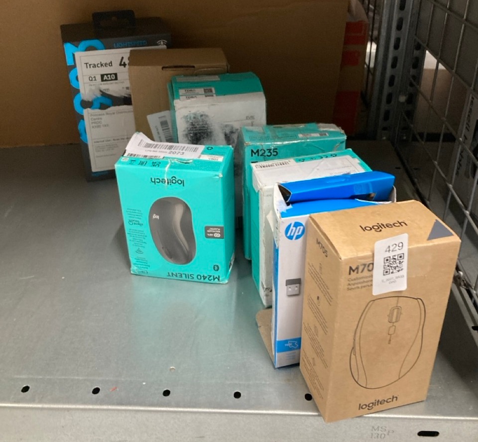 Lot 429  
            Edinburgh SR33 - Delivery Only 

                
QUANTITY OF TECH & GAMING ITEMS TO INCLUDE LOGITECH G903 LIGHTSPEED WIRELESS GAMI...