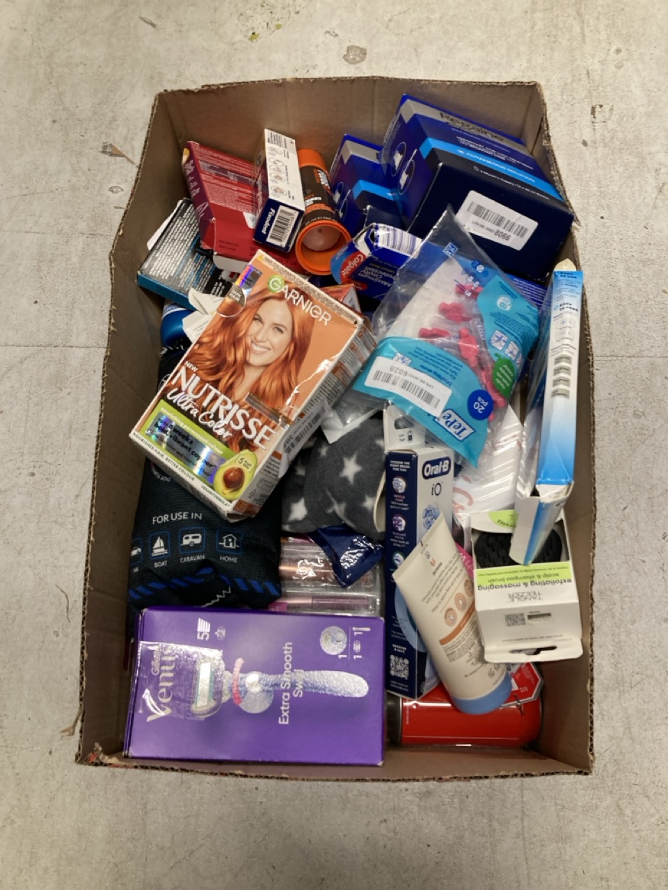 Lot 431  
            Edinburgh SR33 - Delivery Only 

                
QUANTITY OF HEALTH & BEAUTY ITEMS TO INCLUDE GARNIER NUTRISSE ULTRA COLOR HAIR DY...