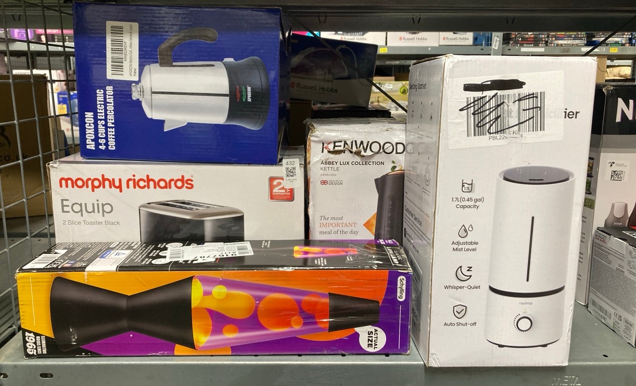 Lot 432  
            Edinburgh SR33 - Delivery Only 

                
QUANTITY OF KITCHEN & APPLIANCES ITEMS TO INCLUDE LAVA LAMP - 14.5" AUTUMN DUSK -...