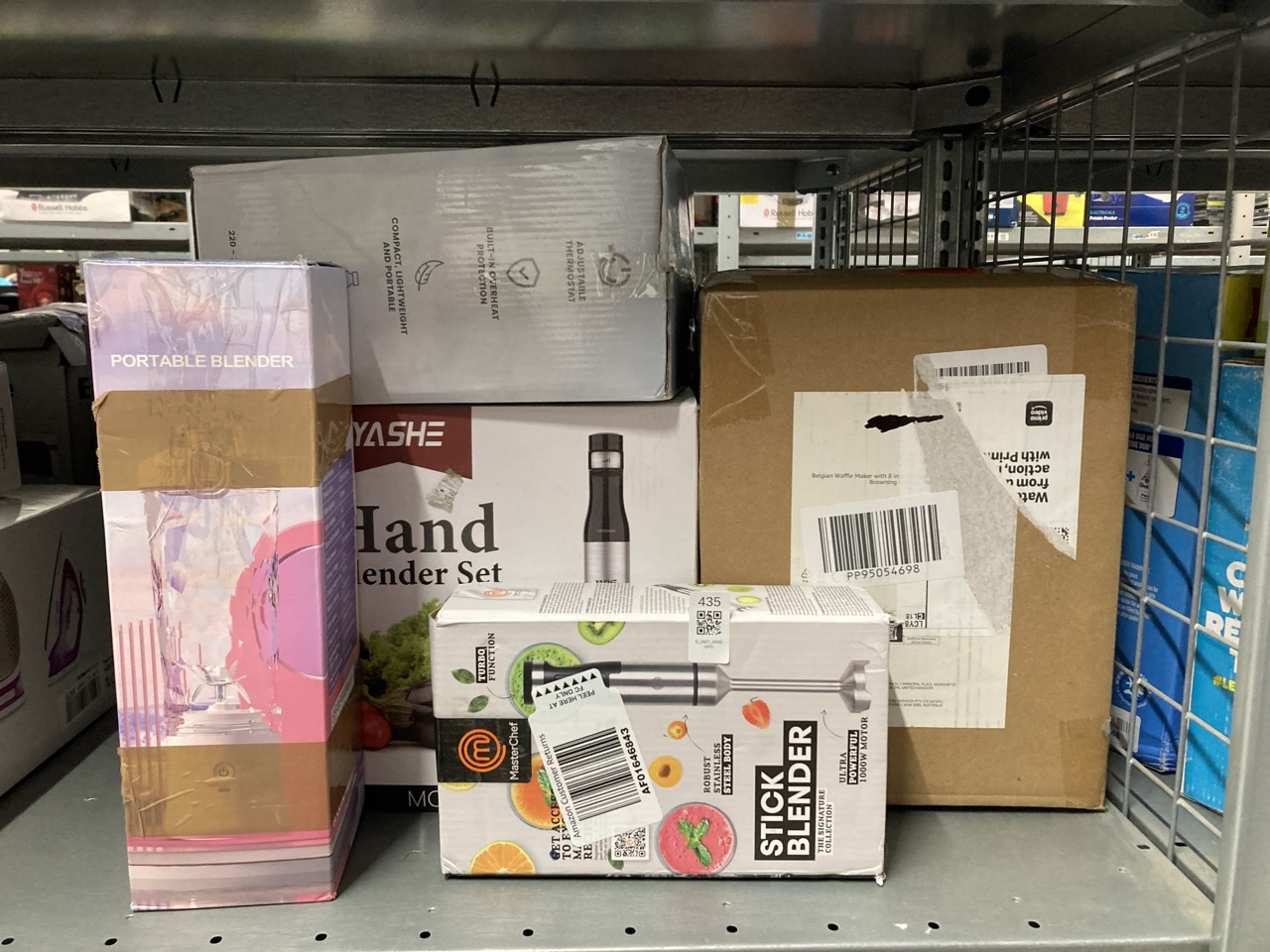 Lot 435  
            Edinburgh SR33 - Delivery Only 

                
QUANTITY OF KITCHEN & APPLIANCES TO INCLUDE MASTERCHEF STICK BLENDER : LOCATION - F