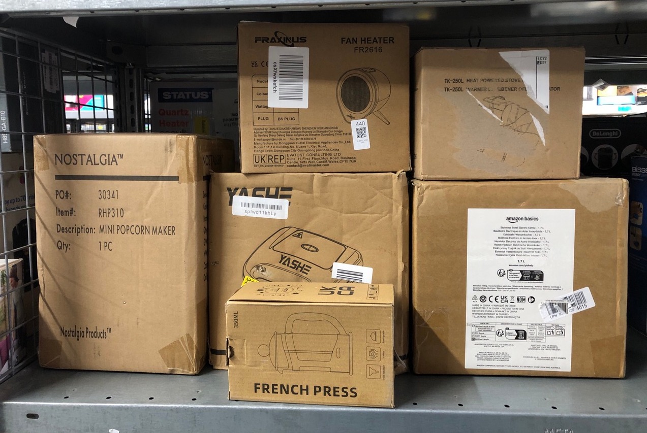 Lot 440  
            Edinburgh SR33 - Delivery Only 

                
QUANTITY OF KITCHEN & APPLIANCES ITEMS TO INCLUDE BASICS STAINLESS STEEL PORTABLE...