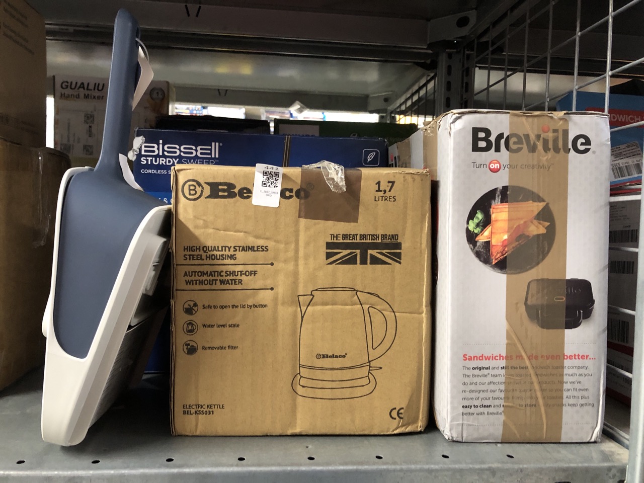 Lot 441  
            Edinburgh SR33 - Delivery Only 

                
QUANTITY OF KITCHEN & APPLIANCES ITEMS TO INCLUDE BREVILLE ULTIMATE DEEP FILL TOA...