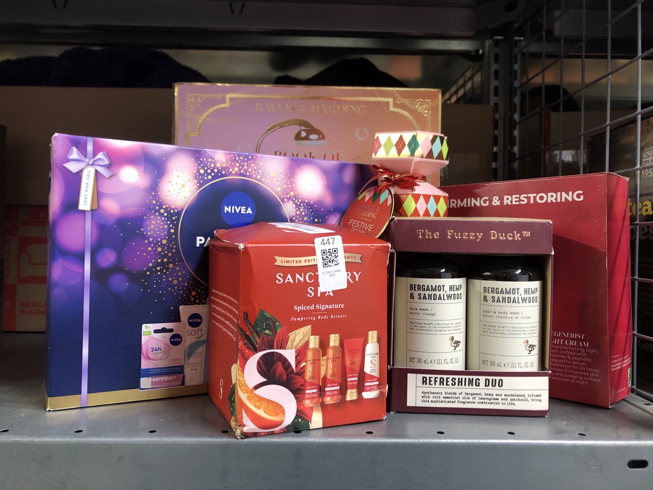 Lot 447  
            Edinburgh SR33 - Delivery Only 

                
QUANTITY OF HEALTH & BEAUTY ITEMS TO INCLUDE SANCTUARY SPA LIMITED EDITION FRAGRA...