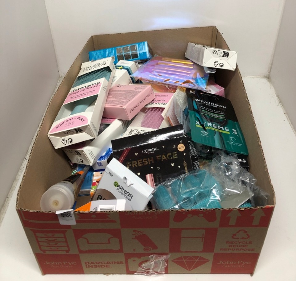 Lot 451  
            Edinburgh SR33 - Delivery Only 

                
QUANTITY OF HEALTH & BEAUTY ITEMS TO INCLUDE L’ORÉAL PARIS MEN EXPERT WAKE-UP EFF...