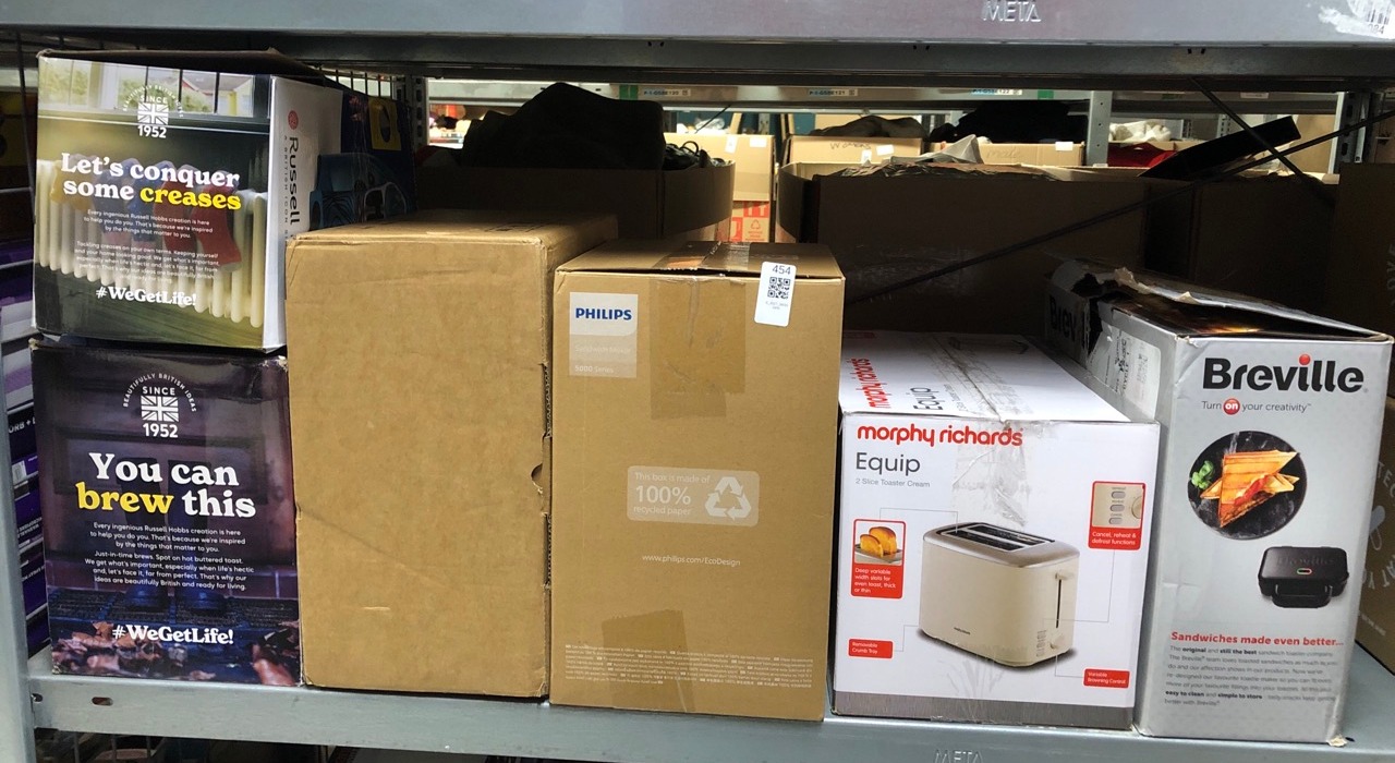 Lot 454  
            Edinburgh SR33 - Delivery Only 

                
QUANTITY OF KITCHEN & APPLIANCES ITEMS TO INCLUDE MORPHY RICHARDS EQUIP 2 SLICE T...
