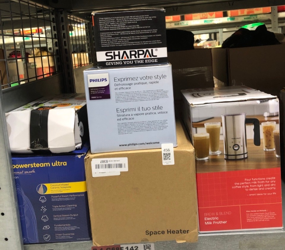 Lot 456  
            Edinburgh SR33 - Delivery Only 

                
QUANTITY OF KITCHEN & APPLIANCES ITEMS TO INCLUDE MORPHY RICHARDS MILK FROTHER EL...