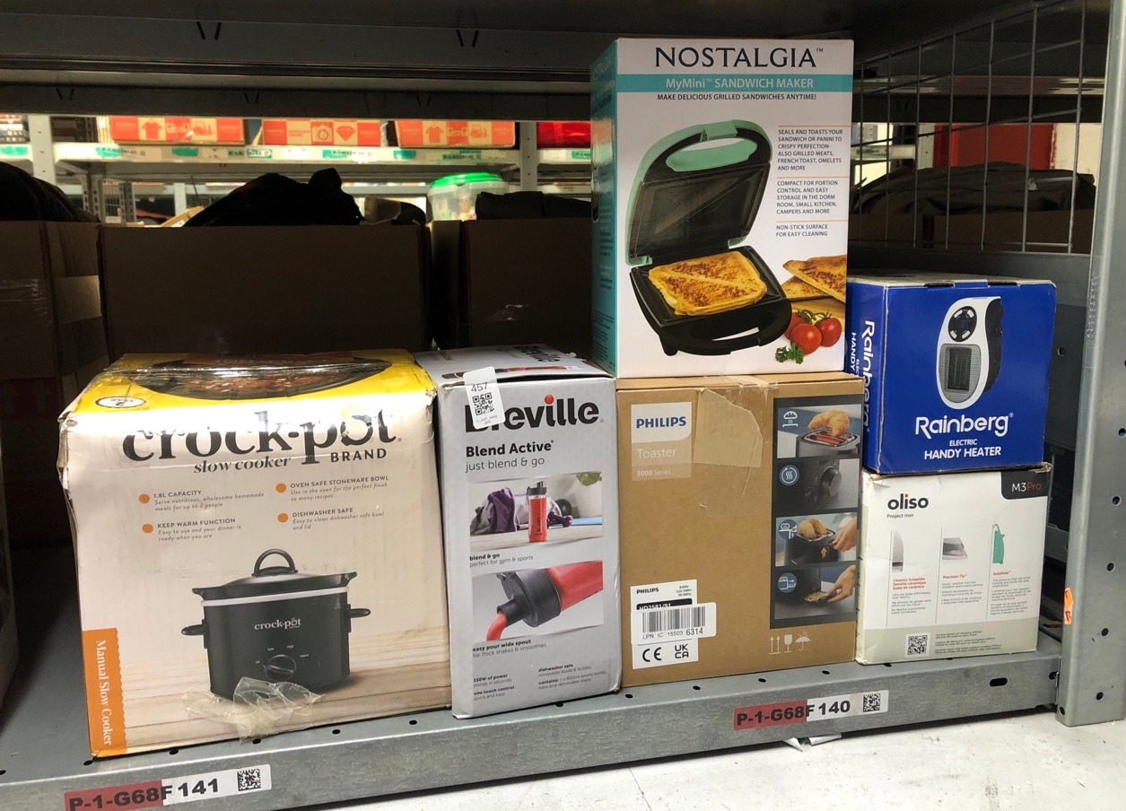 Lot 457  
            Edinburgh SR33 - Delivery Only 

                
QUANTITY OF KITCHEN & APPLIANCES ITEMS TO INCLUDE BREVILLE BLEND ACTIVE PERSONAL ...