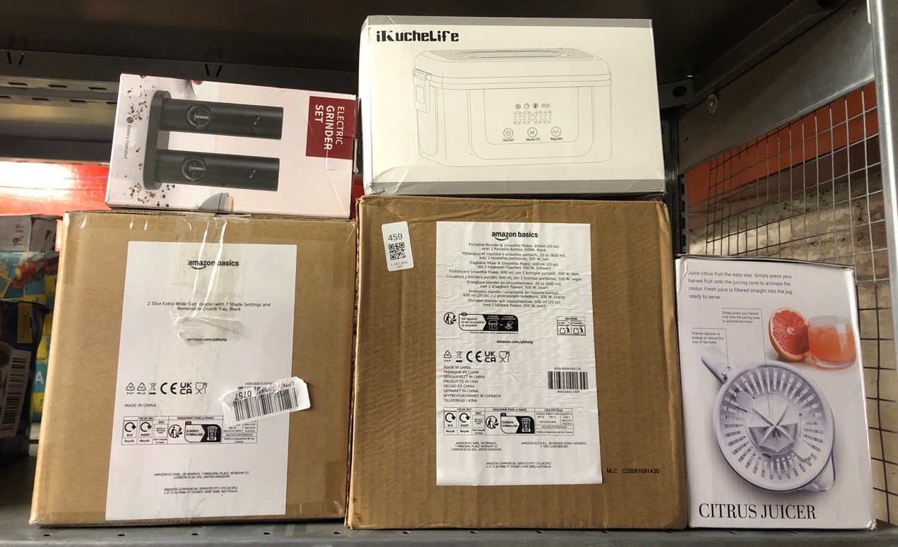 Lot 459  
            Edinburgh SR33 - Delivery Only 

                
QUANTITY OF KITCHEN & APPLIANCES ITEMS TO INCLUDE BASICS TOASTER 2 SLICE WITH 7 S...