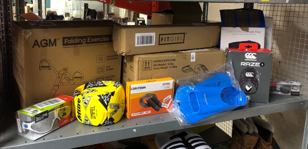 Lot 460  
            Edinburgh SR33 - Delivery Only 

                
QUANTITY OF SPORTS & EXERCISE ITEMS TO INCLUDE SPEEDO BIOFUSE RIFT MASK SWIMMING ...